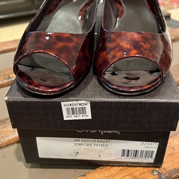 Cole Haan Tortoise Patent Ballet Woman’s Shoe - Picture 4 of 8